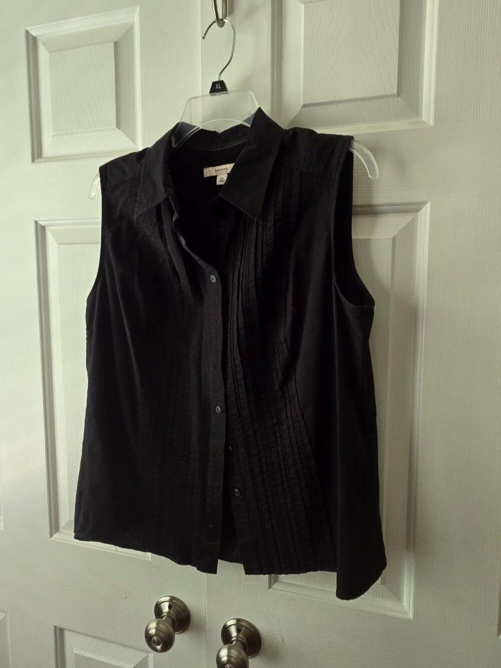 MORONA WOMA'S BLACK SLEEVELESS BLOUSE-PLEATED FRONT SIZE XXL